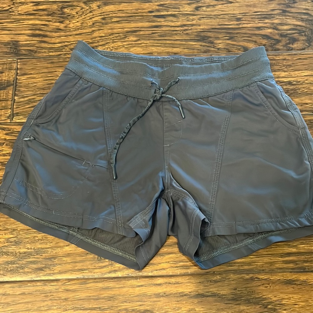 North face shorts size small. Gray